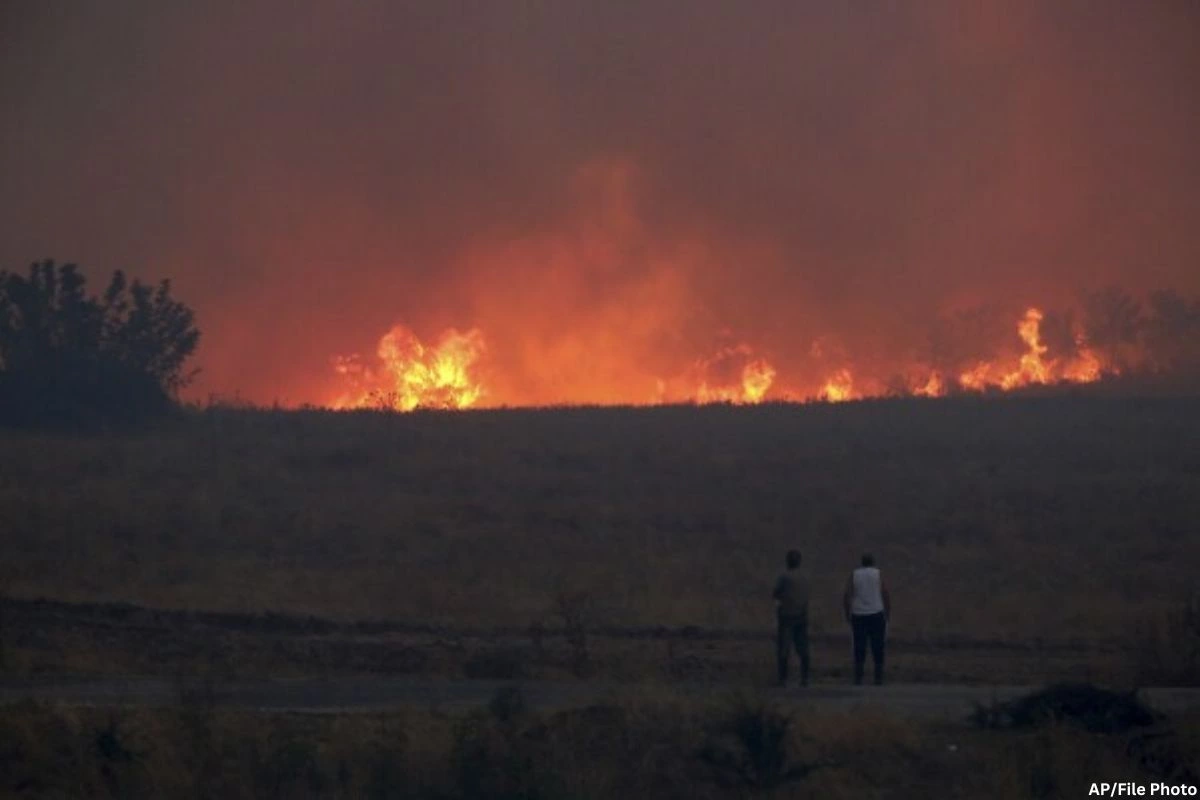 wildfire-erupts-in-heraklion-crete-prompting-emergency-response